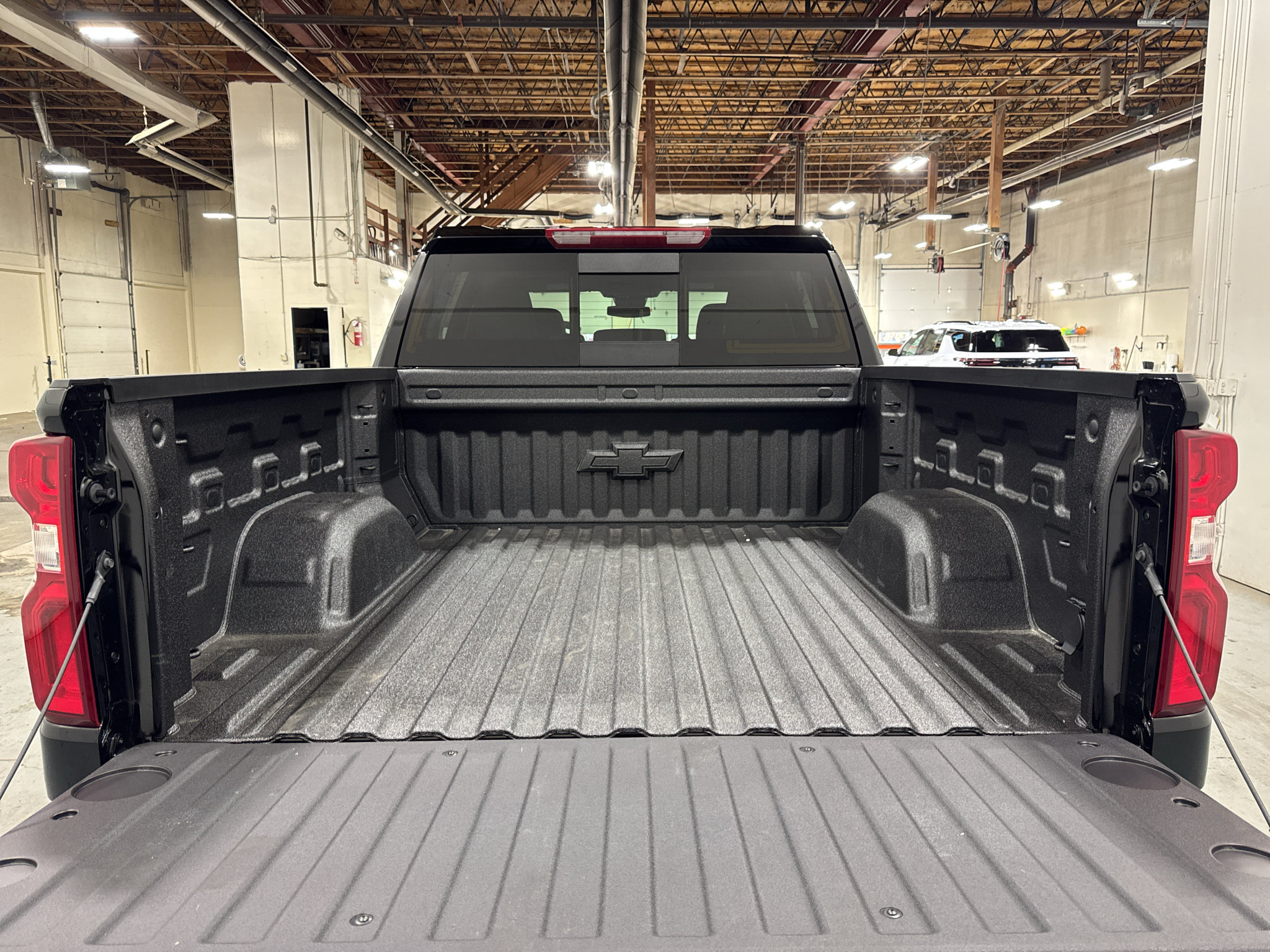 New 2026 Chevrolet Silverado 1500 RST w/ Redline Edition AWD/4WD image 11