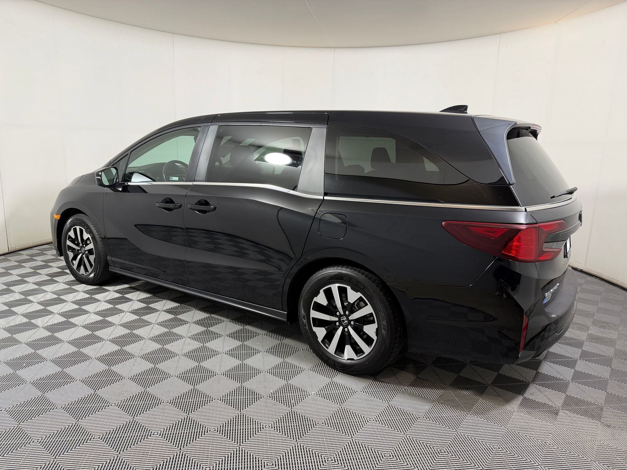 Used 2025 Honda Odyssey EX-L image 23