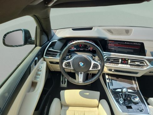 Used 2021 BMW X7 M50i w/ Dynamic Handling Package AWD/4WD image 5