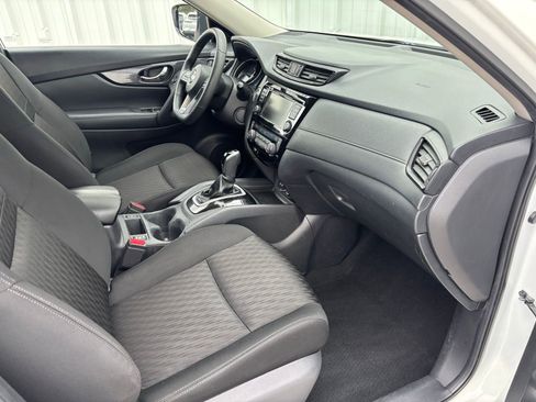 Used 2020 Nissan Rogue SV image 37