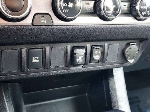 Used 2018 Toyota Tacoma SR5 image 26