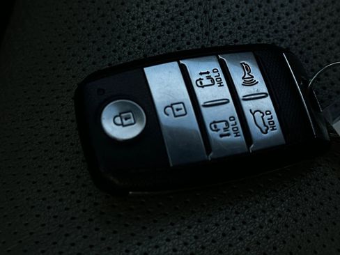 Used 2017 Kia Sedona LX w/ LX Essentials Premium Package image 23