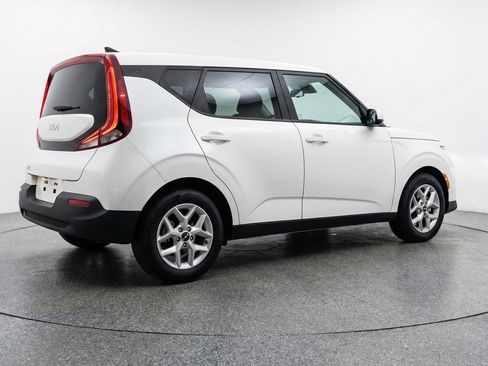 Used 2025 Kia Soul LX w/ LX Technology Package image 9
