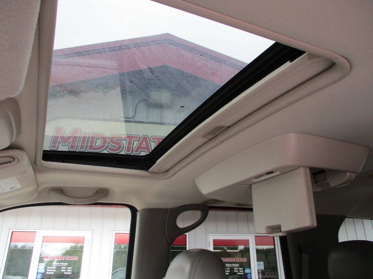 Used 2004 Chevrolet Tahoe Z71 w/ Z71 Preferred Equipment Group AWD/4WD image 18