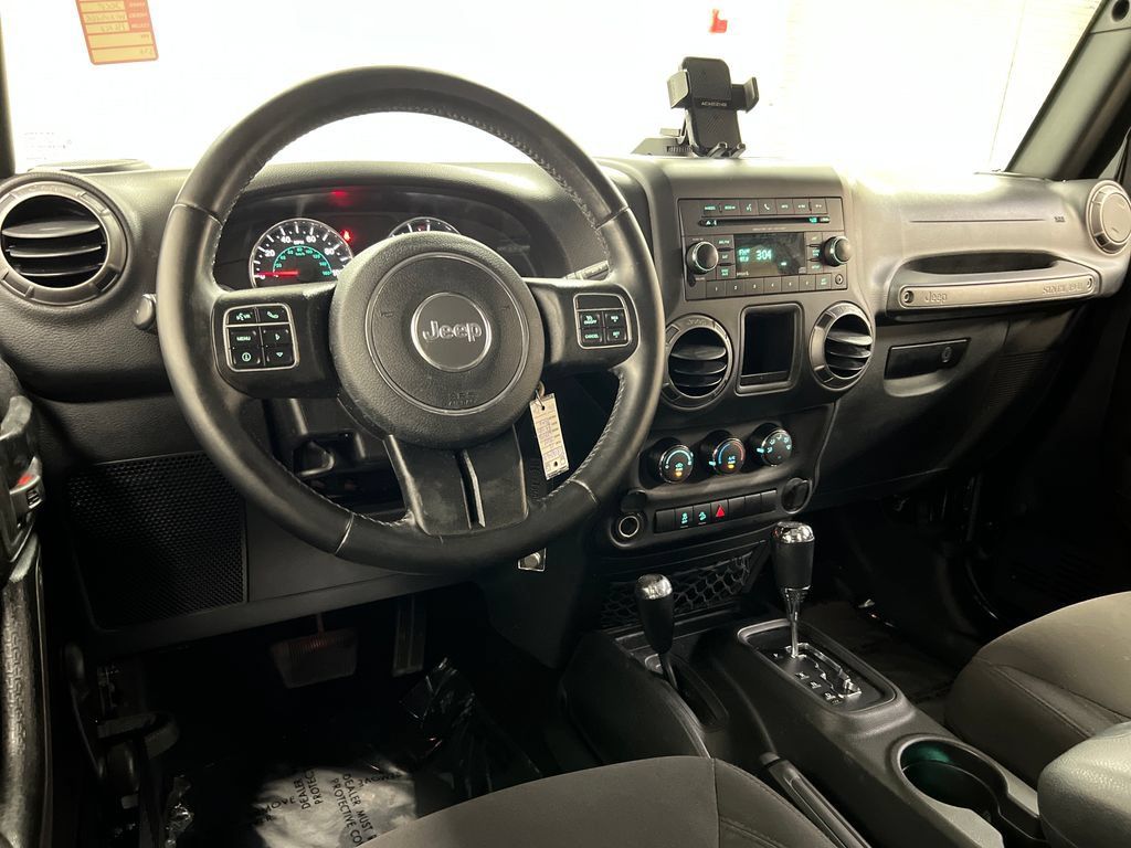 Used 2018 Jeep Wrangler Unlimited Sport w/ Connectivity Group AWD/4WD image 14