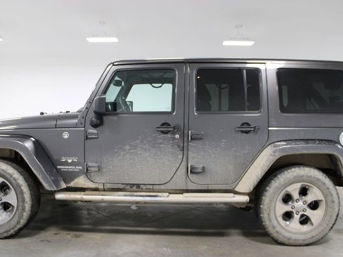 Used 2016 Jeep Wrangler Unlimited Sahara w/ Dual Top Group image 6