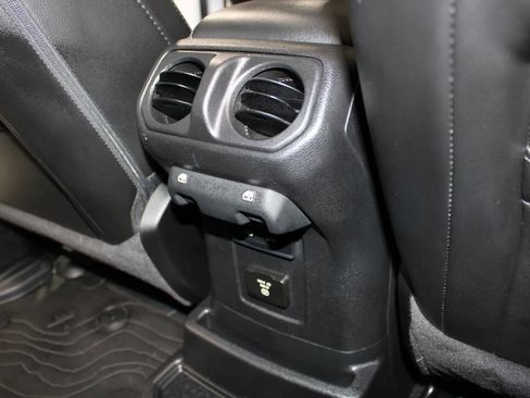 Used 2021 Jeep Wrangler Unlimited Sahara AWD/4WD image 5