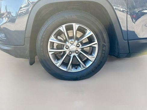 Used 2019 Jeep Cherokee Latitude Plus image 32