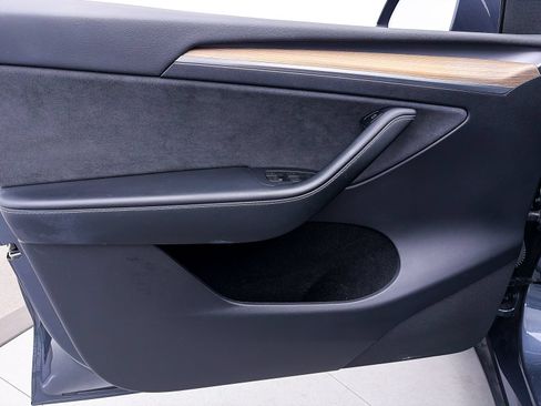 Used 2023 Tesla Model Y Long Range AWD/4WD image 17