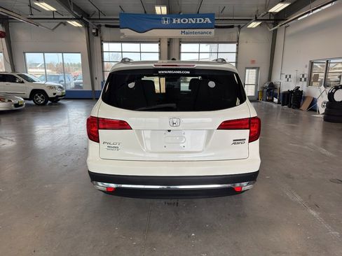 Used 2017 Honda Pilot Touring image 4