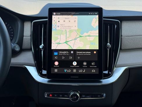 Certified 2025 Volvo XC90 B5 Ultra AWD/4WD image 13
