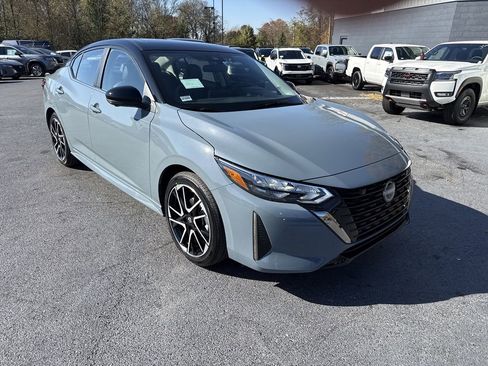 New 2025 Nissan Sentra SR w/ SR Premium Package FWD image 3