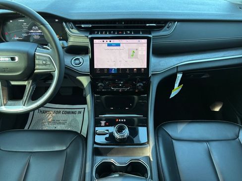 Used 2024 Jeep Grand Cherokee Limited w/ Black Appearance Package AWD/4WD image 16