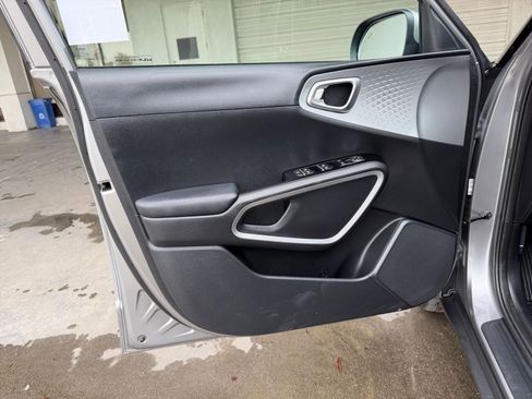 Used 2025 Kia Soul LX w/ LX Technology Package image 18