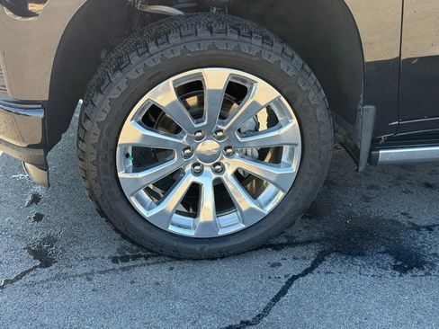 Used 2019 Chevrolet Silverado 1500 High Country w/ Technology Package image 17