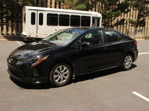Used 2024 Toyota Corolla LE FWD image 12