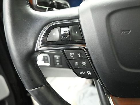 Certified 2022 Lincoln Navigator L Reserve image 18