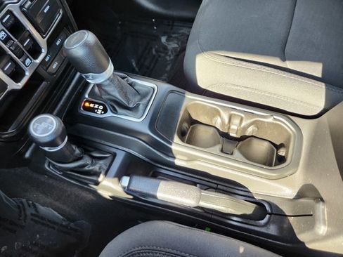 Used 2022 Jeep Gladiator Sport image 13