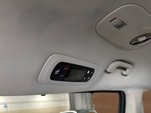 Used 2021 Chrysler Pacifica Touring-L FWD image 33