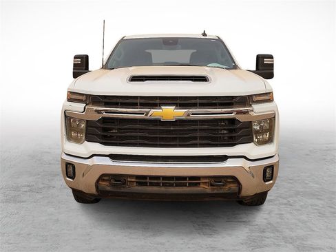 Used 2024 Chevrolet Silverado 2500 LT w/ Convenience Package image 3