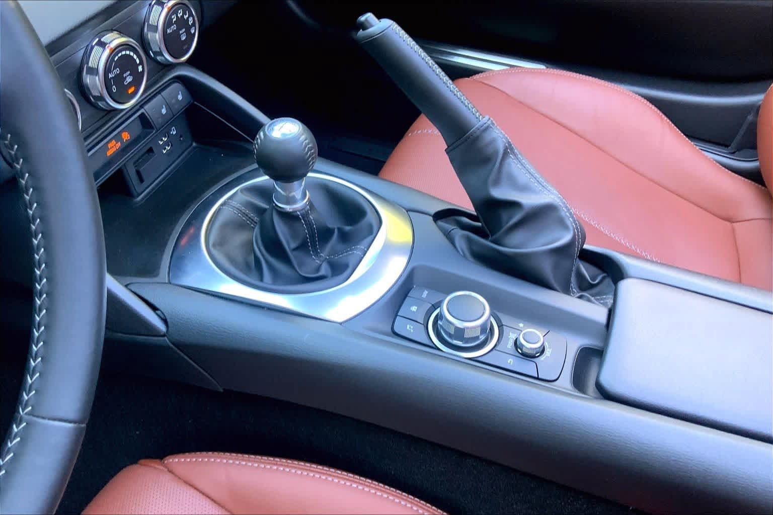Used 2022 MAZDA MX-5 Miata RF Grand Touring RWD image 17