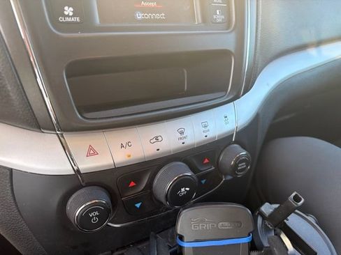 Used 2018 Dodge Journey SE w/ Popular Equipment Group FWD image 11