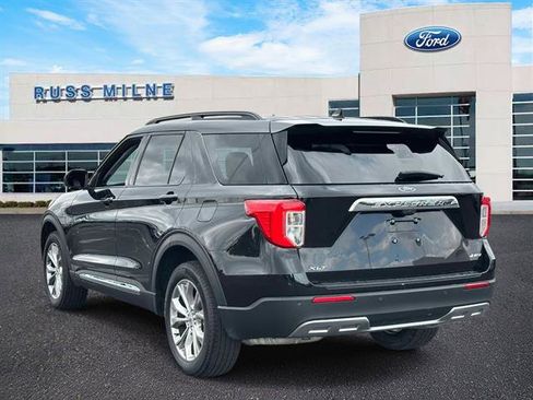 Used 2024 Ford Explorer XLT w/ Equipment Group 202A image 5