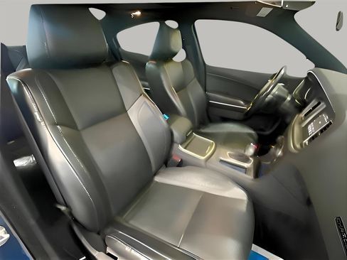 Used 2022 Dodge Charger SXT w/ Leather Interior Group RWD image 10