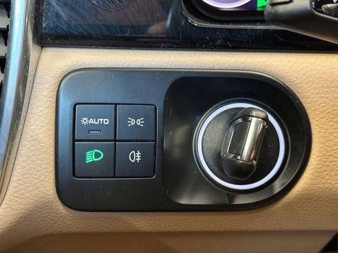 Used 2022 Porsche Cayenne AWD/4WD image 18