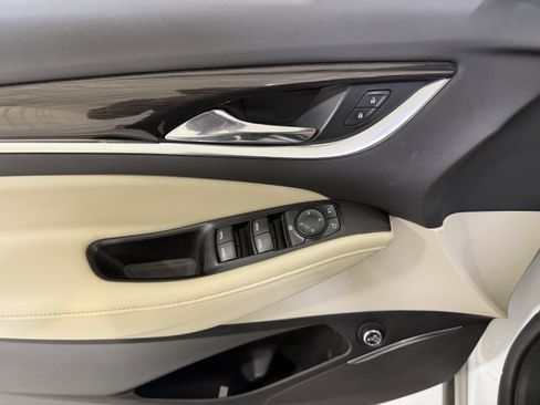 Used 2018 Buick Enclave Essence image 15