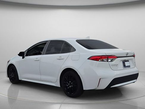 Used 2022 Toyota Corolla LE FWD image 6