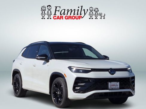 New 2026 Volkswagen Tiguan SE R-Line FWD image 2