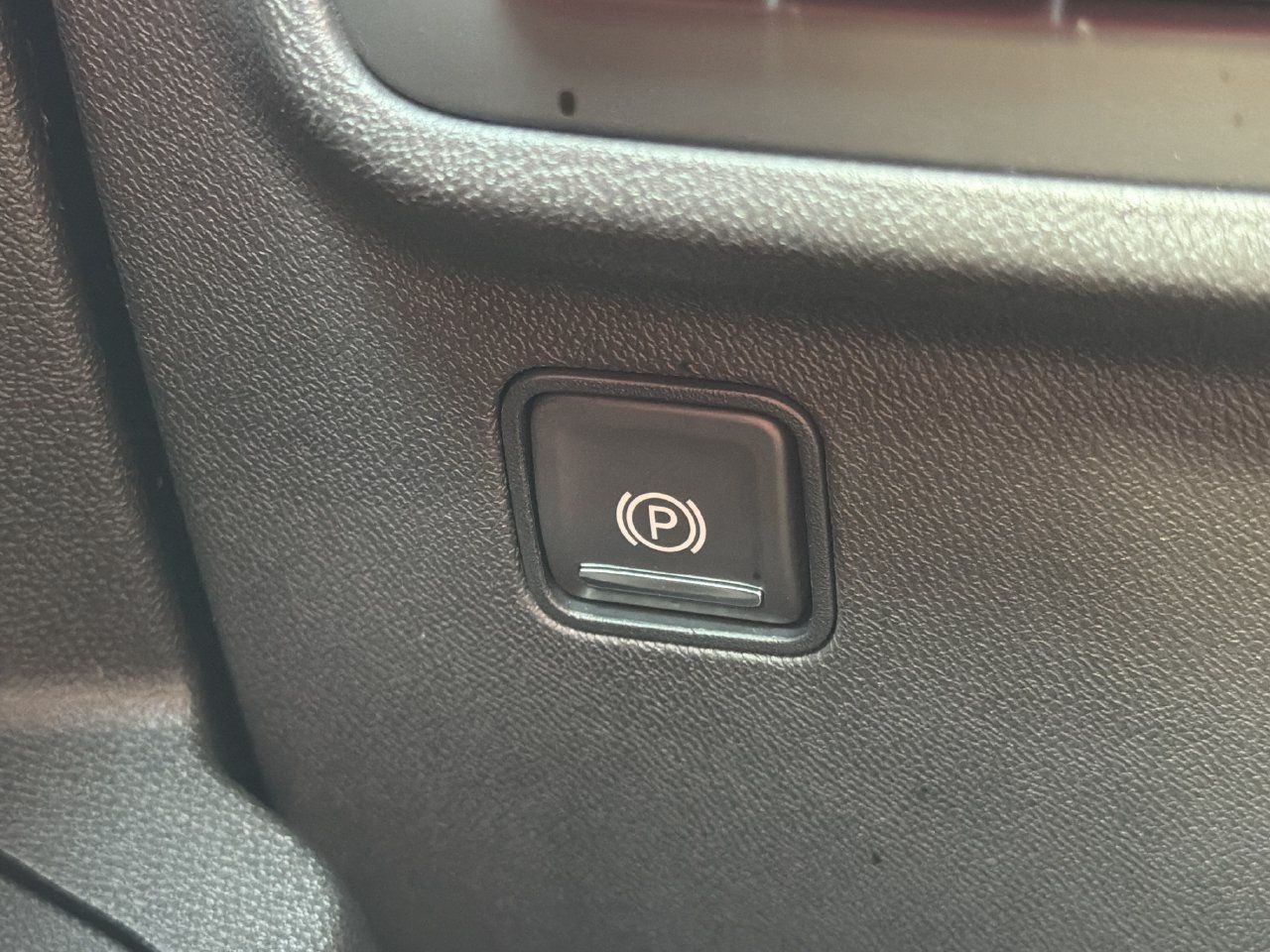 Used 2023 GMC Terrain SLT w/ Infotainment Package II FWD image 14