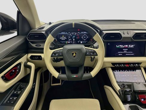 Used 2025 Lamborghini Urus SE AWD/4WD image 24