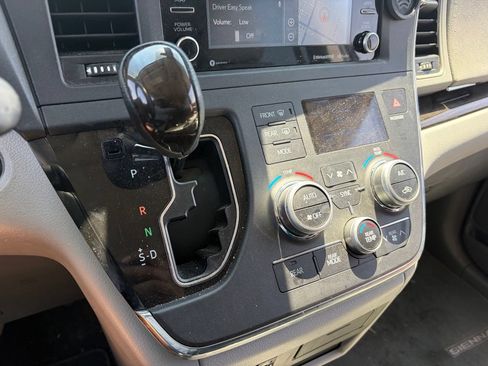 Used 2018 Toyota Sienna XLE Premium w/ Carpet Mat Package AWD/4WD image 8