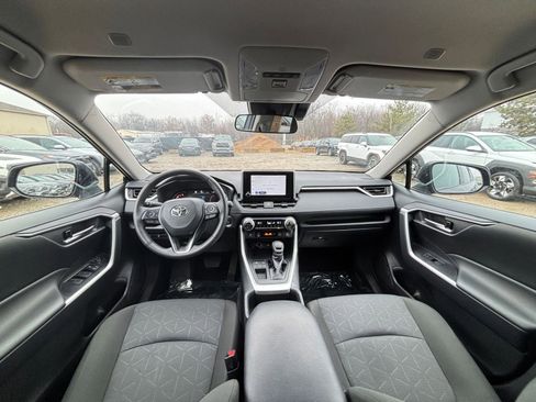 Used 2025 Toyota RAV4 XLE image 33