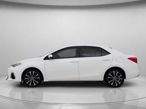 Used 2019 Toyota Corolla SE FWD image 2