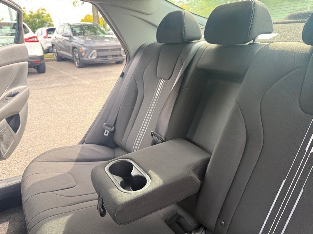 Used 2025 Hyundai Elantra SEL FWD image 26