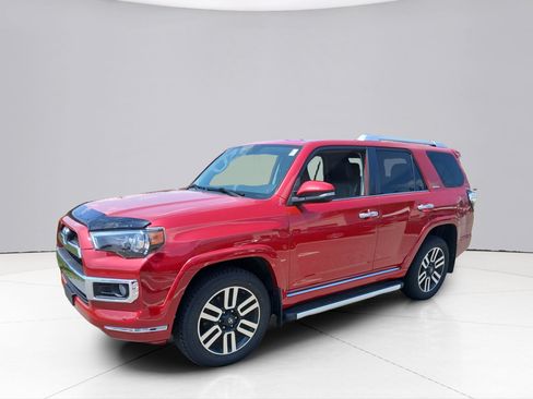 Used 2018 Toyota 4Runner SR5 AWD/4WD image 1