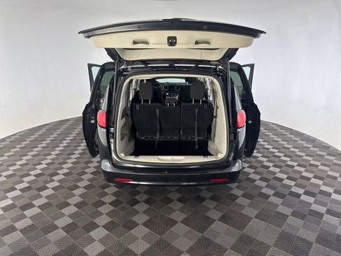 Used 2023 Chrysler Voyager LX FWD image 15