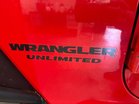 Used 2014 Jeep Wrangler Unlimited Rubicon w/ Connectivity Group AWD/4WD image 92