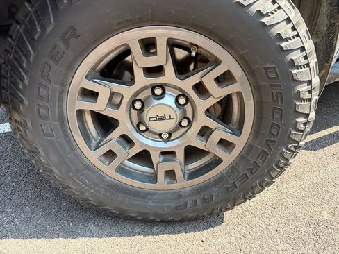 Used 2020 Toyota 4Runner Venture w/ Moonroof Package AWD/4WD image 10