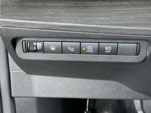 Used 2024 Nissan Ariya AWD image 17
