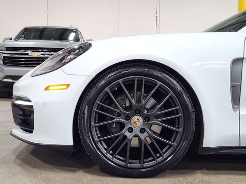 Used 2023 Porsche Panamera image 6