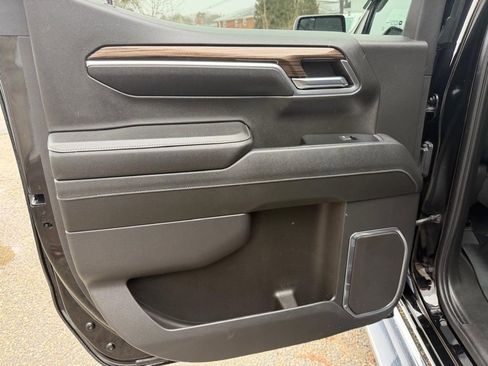 Used 2023 Chevrolet Silverado 1500 LT w/ Leather Package image 17