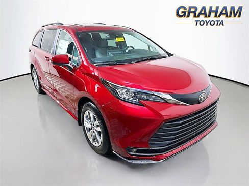 New 2026 Toyota Sienna XLE image 1