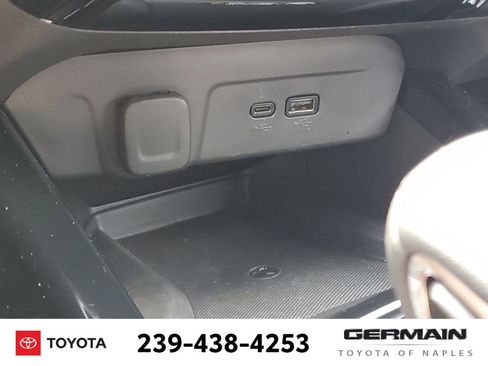 Used 2024 Chevrolet Trax RS w/ Sunroof Package FWD image 33