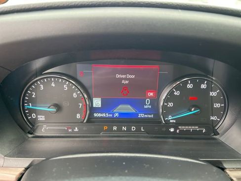 Used 2023 Ford Explorer Limited AWD/4WD image 19