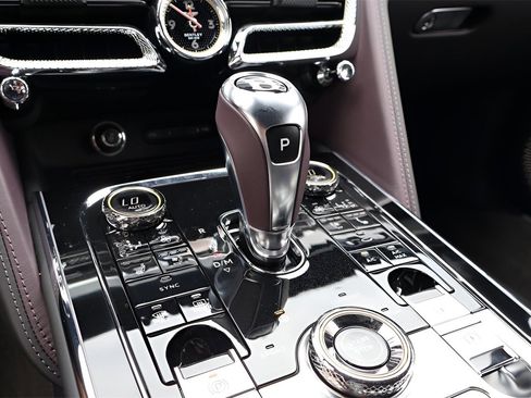 New 2025 Bentley Flying Spur Plug-In Hybrid image 28