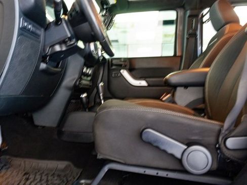 Used 2018 Jeep Wrangler Unlimited Rubicon w/ Cold Weather Group image 7